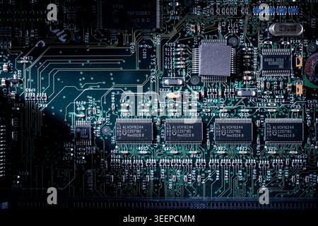 Symbolfoto zum Thema Kuenstliche Intelligenz KI. Platinen und Leiter sind auf dem Mainboard eines Computers zu sehen. Berlin, 12.05.2026. Berlin Deuts Stock Photo