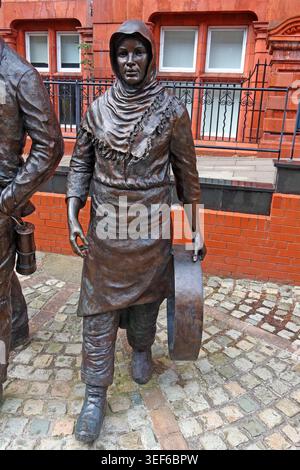 Wigan Mining Monument - pit brow lass, Wigan, England, UK. Stock Photo