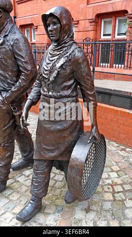 Wigan Mining Monument - pit brow lass, Wigan, England, UK. Stock Photo