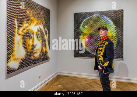Thomas Baumgärtel at the opening of the exhibition “40 Years of Bananensprayer”. This major project runs from May until the end of September 2026 and is themed “Freedom for Art”. The NiederrheinTour 2026 will showcase 40 groups of works spanning 40 years at 40 art venues, as seen here at the Museum Villa Erckens in Grevenbroich, Nordrhein-Westfalen, Germany Stock Photo