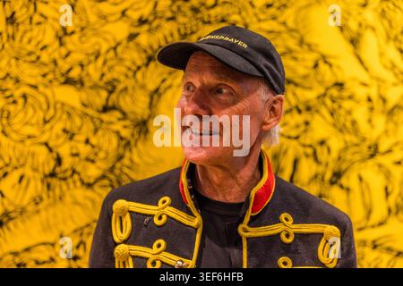 Thomas Baumgärtel at the opening of the exhibition “40 Years of Bananensprayer”. This major project runs from May to the end of September 2026 and is themed “Freedom for Art”. The NiederrheinTour 2026 will showcase 40 groups of works spanning 40 years at 40 art venues. Here in the Grevenbroich dispatch hall with images from the Bananenpointillismus series. Grevenbroich, Nordrhein-Westfalen, Deutschland Stock Photo
