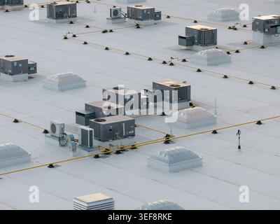 Sky view of a flat roof covered in white Stock Photo