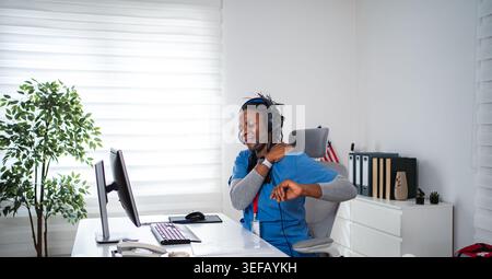 Healthcare worker experiencing neck shoulder pain at office desk Stock Photo