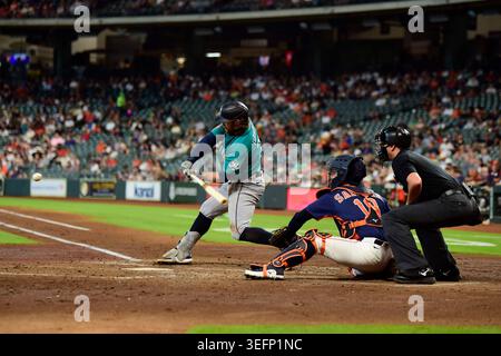 mlb-umpire-willie-traynor-45-in-the-first-inning-of-a-baseball-game