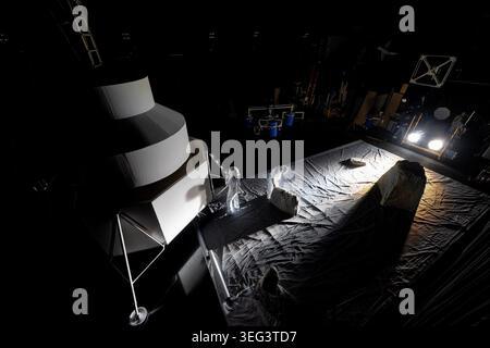 Engineering teams at NASA's Marshall Space Flight Center in Huntsville, Alabama are using the Flat Floor Facility to understand the lunar lighting environment in preparation for the Artemis III crewed lunar landing mission. High-intensity lights are positioned at a low angle to replicate the strong shadows that are cast across the lunar South Pole by the Sun. Data and analysis from testing at NASA Marshall are improving models Artemis astronauts will use in preparation for lander and surface operations on the Moon.  An optimised version of an original NASA image. Credit: NASA/CBeason Stock Photo