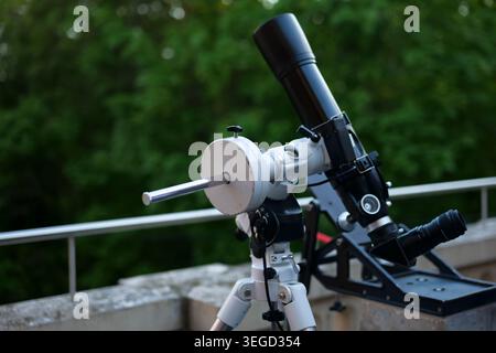 Astronomy telescope on a tripod, reflecting astronomy as a modern hobby, lifestyle activity and engaging night sky exploration. Stock Photo