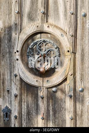 Elizabethan wrought iron door knocker on the gate of the Lord Leicester Hospital, Warwick, Warwickshire, England, Stock Photo