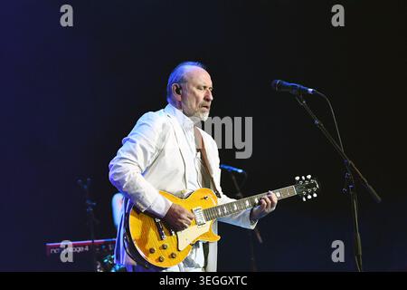Rio de Janeiro, Brazil, May 16, 2026, Vocalist and guitarist Colin Hay of the Australian band Men at Work, during a performance at the Qualistage conc Stock Photo