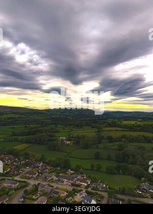 Flintshire, North Wales. UK Weather: 21st May 2026, Temperatures begin to increase with a heatwave on the way, causing Lenticular Clouds over rural Flintshire  and the Clwydian Range neaer the village of Lixwm, Flintshire, North Wales.  ©DGDImages/Alamy Live News Stock Photo