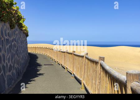 Wooden pathway leading through the famous Maspalomas dunes on Gran Canaria, Canary Islands, Spain. Stock Photo