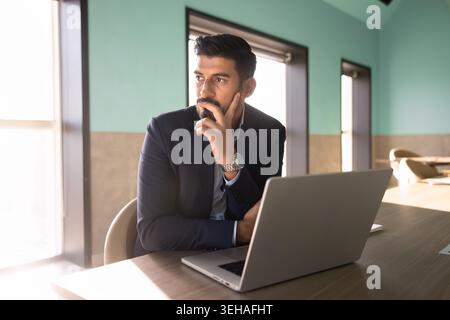 Businessmanan making business decisions, searching issue solution in office Stock Photo