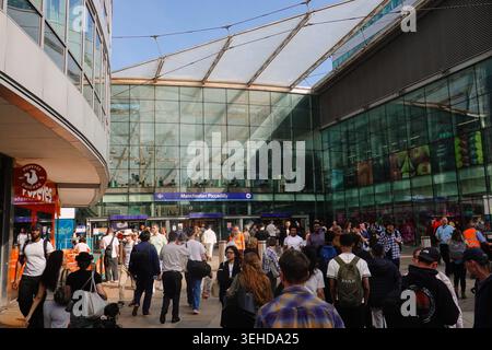 Crowds of passengers walking at the main glass entrance of Manchester Piccadilly railway station in Manchester, England, UK Stock Photo