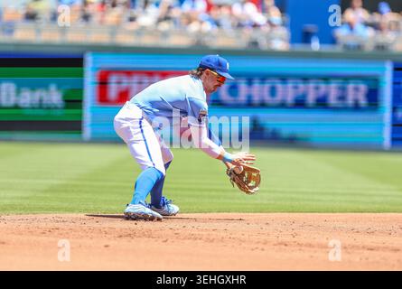 MAY 24, 2026 Seattle Mariners second baseman Cole Young (2) fields a