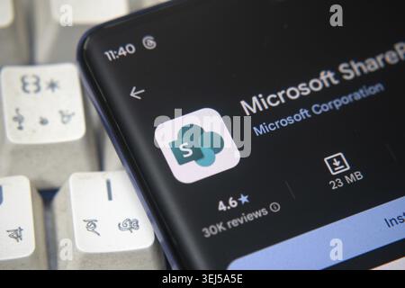 Dhaka, Bangladesh 26 Dec 2025: Microsoft SharePoint faces global cyber attacks exploiting a critical zero-day vulnerability in on-premises servers, af Stock Photo