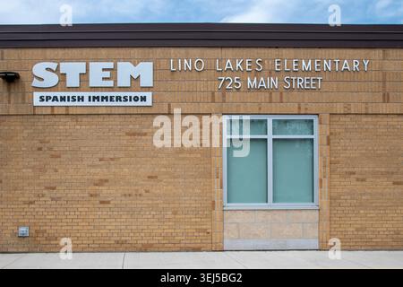 Lino Lakes, Minnesota. Lino Lakes Elementary School.  A STEM-focused, hands-on curriculum school that challenges and engages students in the areas of Stock Photo