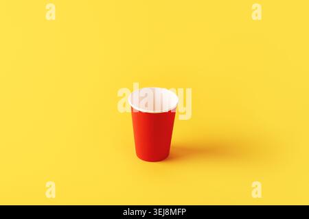 Seamless pattern of upright red cups on a vibrant yellow background, creating a bold geometric design perfect for modern advertising and creative proj Stock Photo