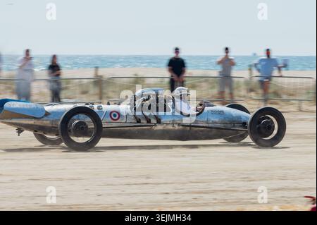 Side view of the Golgoth-1 belly tank racer, built from a Mirage IV fuel tank with a Simca V8 engine, speeding on a sandy track at a classic car event Stock Photo