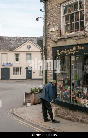 Window shopping, Hay on Wye, May 2026 Stock Photo