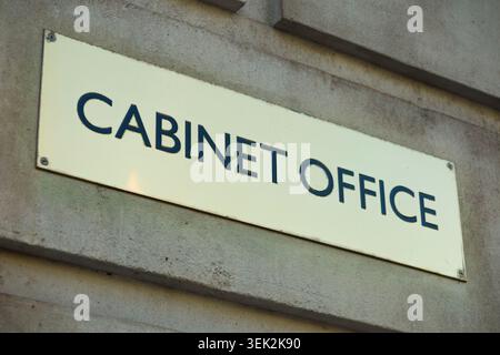 Cabinet Office polished brass plaque sign / signage on the exterior outside of Government building headquarters. 70 Whitehall, London, SW1A 2AS. UK. (148) Stock Photo