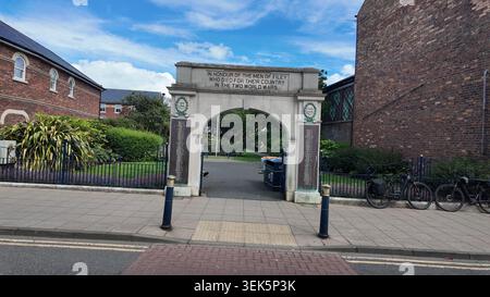 FILEY MEMORIAL GARDEN AND ARCH, 11 Murray St, Filey Stock Photo
