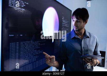 Latin Programming Instructor Explaining AI Training with Tablet On Digital Screen Stock Photo