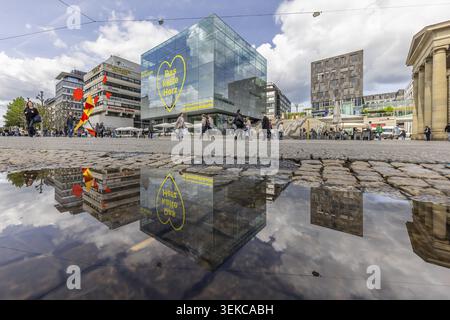 Koenigstrasse in the Schlossplatz area with art museum and Wittwer House. On the right, the Koenigsbau Passage. The buildings are reflected in a puddl Stock Photo