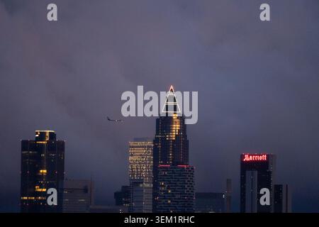 Frankfurt, Hesse, Germany. 4th June, 2026. Dark storm clouds gather over the skyline of Frankfurt's financial district at sunset in Frankfurt am Main, Germany. (Credit Image: © Matias Basualdo/ZUMA Press Wire) EDITORIAL USAGE ONLY! Not for Commercial USAGE! Stock Photo