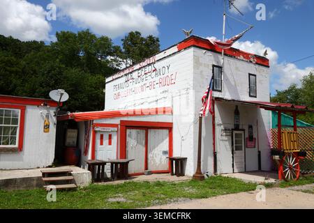 "Coming Soon" and "Our Clerks Won't Be Rude" writing on white painted wall of Mr Fred's store / house near Gettysburg, Pennsylvania, USA Stock Photo