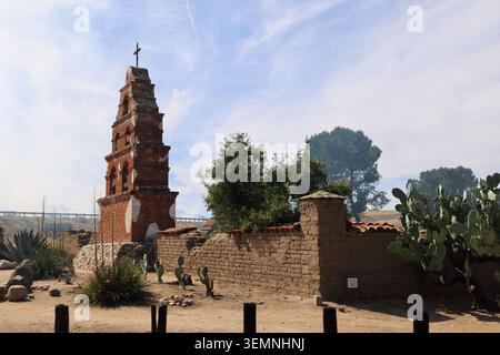 Ca, USA. 7th June, 2026. Mission San Miguel Archangel sign and a dramatic, smoke-filled sky behind the cross and bells as a a vegetation fire broke near the historic San Miguel Mission in San Miguel, California, on the afternoon of June 7, 2026, after a four-vehicle crash. (Credit Image: © Amy Katz/ZUMA Press Wire) EDITORIAL USAGE ONLY! Not for Commercial USAGE! Credit: ZUMA Press, Inc./Ģ����ý Live News Stock Photo