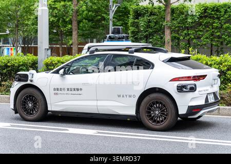 Tokyo, Japan June 4, 2026: A Waymo vehicle equipped with lidar sensors and autonomous driving technology on a street in Tokyo. Self-driving vehicles are considered a key component of future mobility and transportation concepts, as well as the development of artificial intelligence *** Ein Fahrzeug des Unternehmens Waymo mit Lidar-Sensoren und Technik für autonomes Fahren auf einer Straße in Tokio. Selbstfahrende Fahrzeuge gelten als wichtiger Baustein zukünftiger Mobilitäts- und Verkehrskonzepte sowie der Entwicklung künstlicher Intelligenz Stock Photo