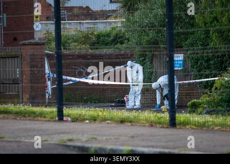 North Belfast, Northern Ireland. 9 June 2026. Police officers remain at the scene of a serious stabbing incident on Kinnaird Avenue in north Belfast. A man in his 30s has been arrested on suspicion of attempted murder and remains in police custody. The injured man, aged in his 40s, is in hospital with serious injuries to his face, neck and back. Picture: Aodhan Roberts/Alamy Live News. Stock Photo