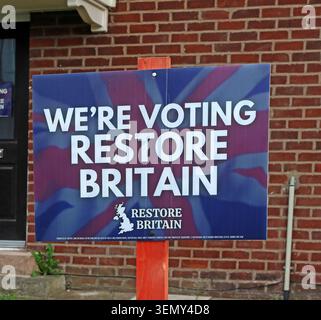 “We’re voting Restore Britain” garden sign on a working-class estate in the Makerfield by-election area, Greater Manchester. Stock Photo