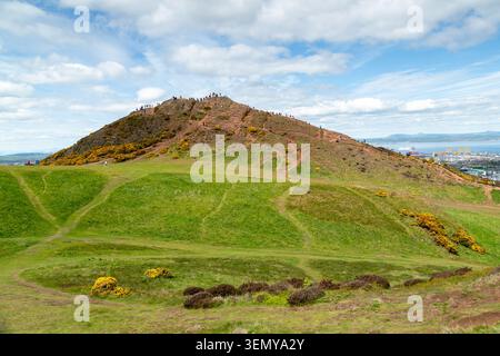 People at the summit of Arthur's Seat, the highest point in Edinburgh, Holyrood Park, Edinburgh, Scotland, UK Stock Photo