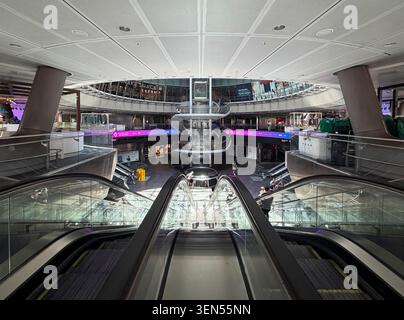 New York, NY - US - Jun 5, 2026 A symmetrical, wide-angle interior view of Fulton Center, featuring converging escalators, a spiral staircase, multi-l Stock Photo