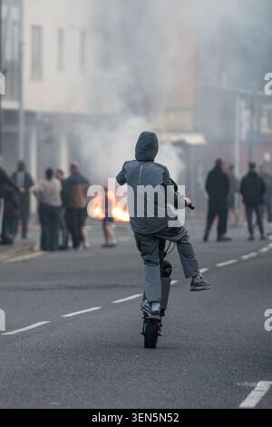Belfast, UK. 09th June, 2026. Belfast youths burn down a grocery store owned by an immigrant. Belfast erupted into flames as locals took to the streets to protest against the stabbing of a North Belfast man by a Sudanese national refugee. Road blockades were set up all over Belfast bringing much of the city to a standstill. The protestors are demanding a stop to immigration into Northern Ireland. Credit: SOPA Images Limited/Alamy Live News Stock Photo