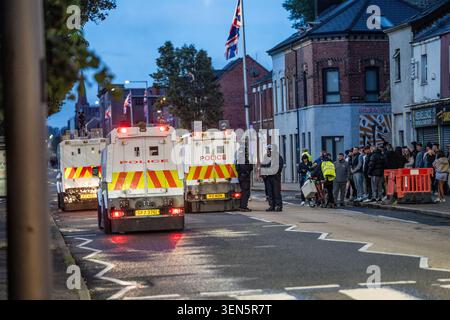 Belfast, UK. 09th June, 2026. Riot Police arrive at the scene of a fire lit by protestors in Belfast. Belfast erupted into flames as locals took to the streets to protest against the stabbing of a North Belfast man by a Sudanese national refugee. Road blockades were set up all over Belfast bringing much of the city to a standstill. The protestors are demanding a stop to immigration into Northern Ireland. (Photo by Lab Mo/SOPA Images/Sipa USA) Credit: Sipa USA/Alamy Live News Stock Photo