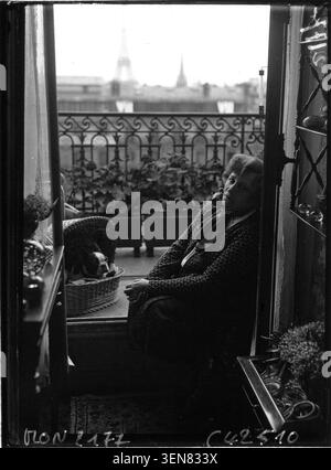 In 1932, Agence Mondial photographed Colette. The still image records her as a French literary figure and female writer. Stock Photo