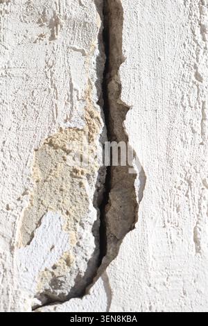 cracks in the wall due earthquake Stock Photo
