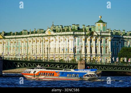A hydrofoil on the Neva River with the Winter Palace in St. Petersburg in the background. Russia, St. Petersburg, June 7, 2026. Stock Photo