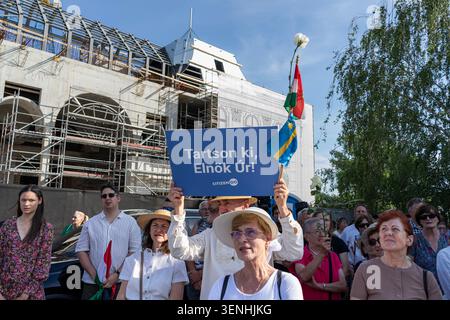 A demonstrator holds a sign reading “On saigne tous de la même couleur ...