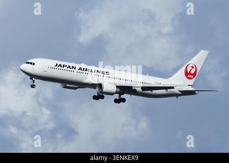 767 300er japan hi-res stock photography and images - Alamy