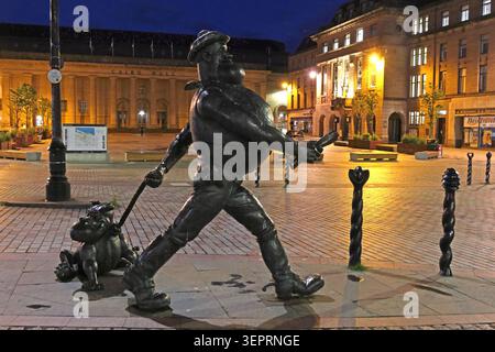 Desperate Dan and Dawg bronze statues outside Caird Hall in Dundee city centre at dusk, celebrating DC Thomson Dandy & Beano comic heritage Stock Photo