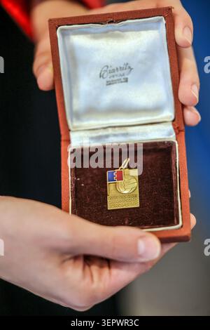 1968 european cup winners medal hi-res stock photography and