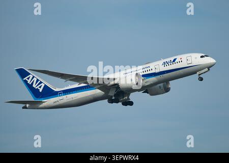 All Nippon Airways Boeing 787-8 Dreamliner in flight Stock Photo