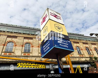 Manchester, UK - May 07, 2026: Welcome to Manchester Piccadilly sign above the station entrance with brick architecture and cloudy sky. Stock Photo