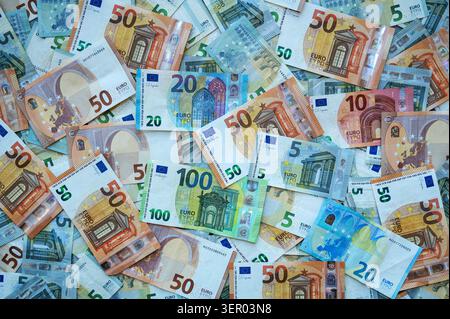 21.11.2025, Germany, , Berlin - Europe ñ Euro bills in various denominations. 0SL251121D001CAROEX.JPG [MODEL RELEASE: NOT APPLICABLE, PROPERTY RELEASE Stock Photo