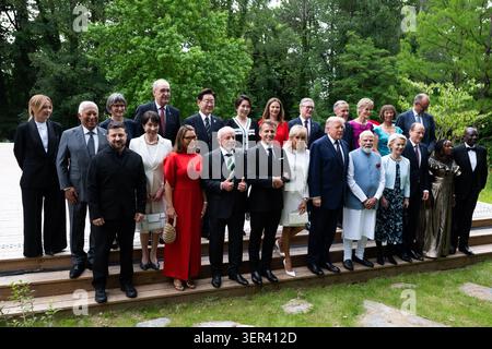 Italys Prime Minister Giorgia Meloni, European Council President Antonio Costa, Ukraines President Volodymyr Zelensky, Caroline Merotto, wife of Switzerlands President Guy Parmelin, Japans Prime minister Sanae Takaichi, Swiss Federal President Guy Parmelin, Brazils Rosangela Janja da Silva, Brazils President Luiz Inacio Lula da Silva, South Koreas President Lee Jae-myung, Frances President Emmanuel Macron, South Koreas First Lady Kim Hea Kyung, French Presidents wife Brigitte Macron, British Prime Ministers wife Victoria Starmer, US President Donald Trump, Britains Prime Minister Keir Starmer, Stock Photo