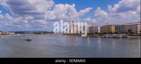 Panoramic view of the Danube river with the Hungarian Parliament in Budapest Stock Photo