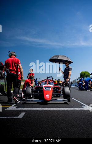 Mtl Example Formulas starting grid during the 2026 Formula 1 Bahrain Grand Prix in Malaysia ...