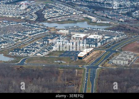 Aerial view of dense suburban residential development in Northern Virginia, showing single-family homes, townhouses, mid-rise apartment buildings Stock Photo